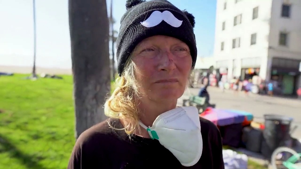 Meet--Debra Has Been Homeless in Venice Beach for Nine Years as She Found Her Roommate Dead in Kitchen