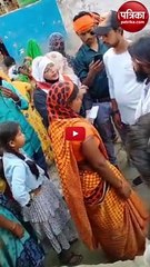 Video: विकास के बारे में पूछने पर धमकियां देने लगीं, बीजेपी कैंडिडेट का वोट मांगने का अनोखा तरीका