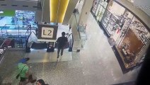 Homem morto em shopping do Rio de Janeiro abraçou assassino antes de ser baleado