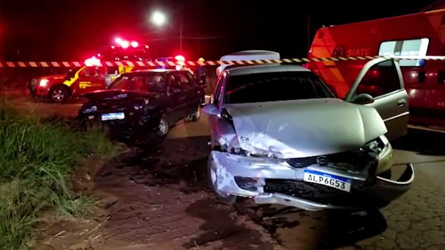 Grave acidente na Avenida Piquiri deixa quatro pessoas feridas