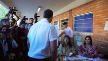 Oficialista Santiago Peña encabeza votación presidencial en Paraguay