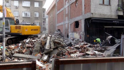 İstanbul’da yıkım sırasında bina çöktü