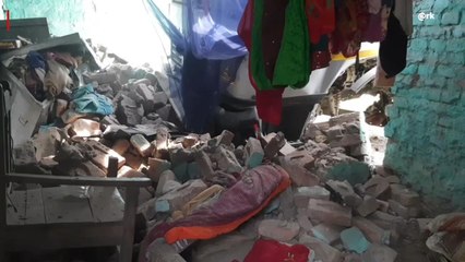गोपालगंज: दो ट्रकों के बीच आमने-सामने की टक्कर, घर में घुस पलटा ट्रक, देखें वीडियो