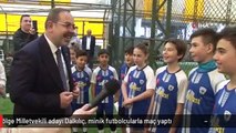 İstanbul 3. bölge Milletvekili adayı Dalkılıç, minik futbolcularla maç yaptı