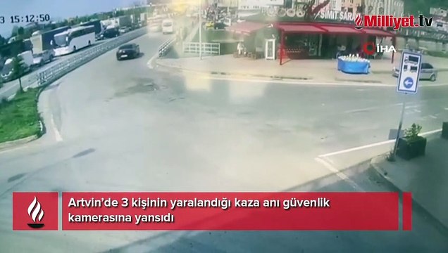 Artvin’de 3 kişinin yaralandığı kaza anı güvenlik kamerasına yansıdı