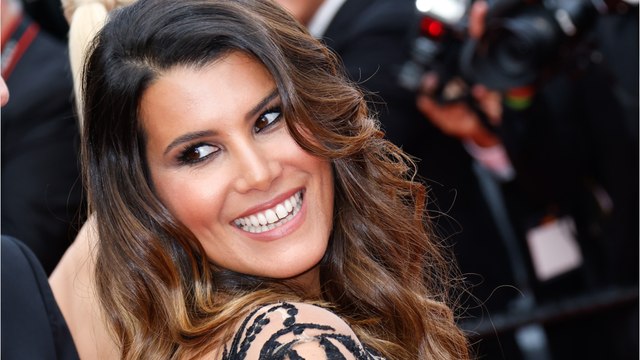 Voici - INFO VOICI - Karine Ferri enceinte de son troisième enfant, l’accouchement est imminent !