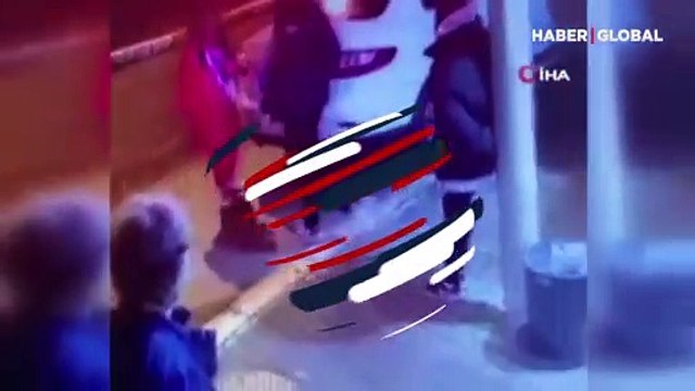 İstanbul'da eski sevgili dehşeti: Sokak ortasında genç kadını feci şekilde darp etti! Çevredekiler öylece izledi