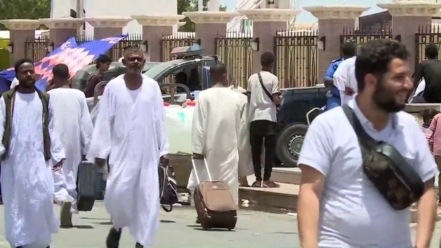 #العربية ترصد عمليات الإجلاء في ميناء #بورتسودان #السودان