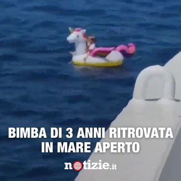 Bimba di 3 anni ritrovata in mare aperto: le immagini del salvataggio