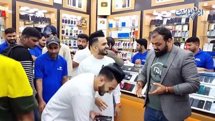 Waday Payen Chotay Payen ZamZam Electronics Dubai. Expensive Mobiles Phenk Kar Viral Hone Wale Bhai