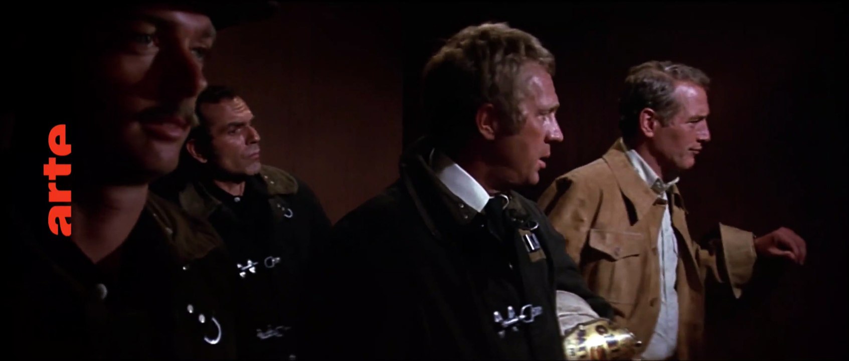 Le film La Tour infernale avec Paul Newman, Steve McQueen, et Faye Dunaway,