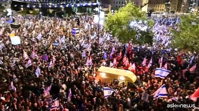 Israele, davanti alla Knesset marea di manifestanti pro-Netanyahu