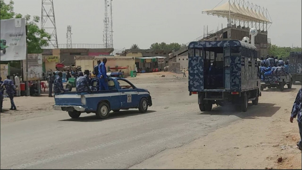 صور لنشر قوات أمنية في #دارفور لمنع عمليات النهب  #العربية  #السودان