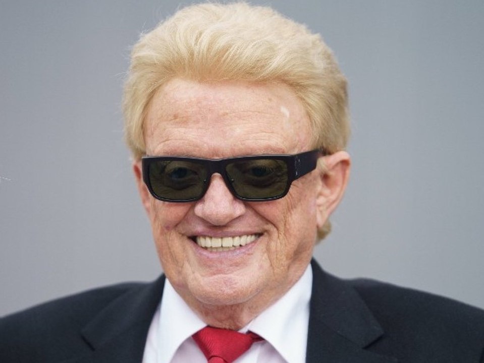 'Zehn nackte Friseusen': Heino covert Ballermann-Hits