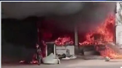 सुजानगढ़:दुकान व गोदाम में लगी भीषण आग,लाखों का सामान जलकर हुआ राख,देखें खबर