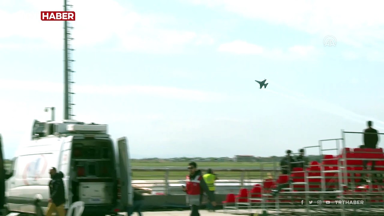 SOLOTÜRK'ten nefes kesen gösteri uçuşu
