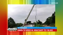 Poste a punto de caer con los cables sueltos en El Quior provoca riesgos