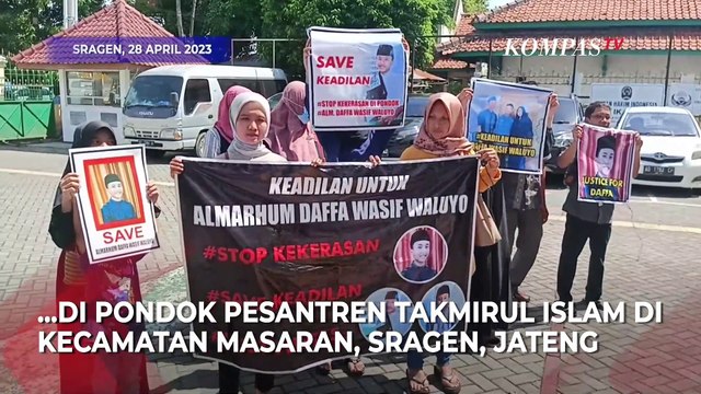 Keluarga Santri yang Tewas Dianiaya Senior Datangi Pengadilan dan Menuntut Keadilan