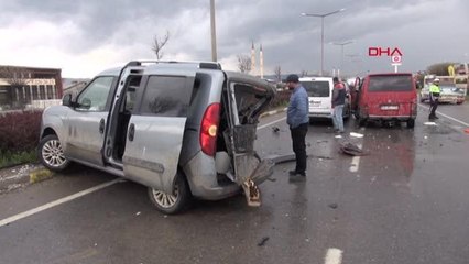 SİVAS'TA SAĞANAK, 7 ARACIN KARIŞTIĞI ZİNCİRLEME KAZAYA YOL AÇTI