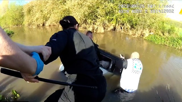 Piégée par une crue soudaine, une conductrice anglaise sauvée de la noyade par une chaîne humaine