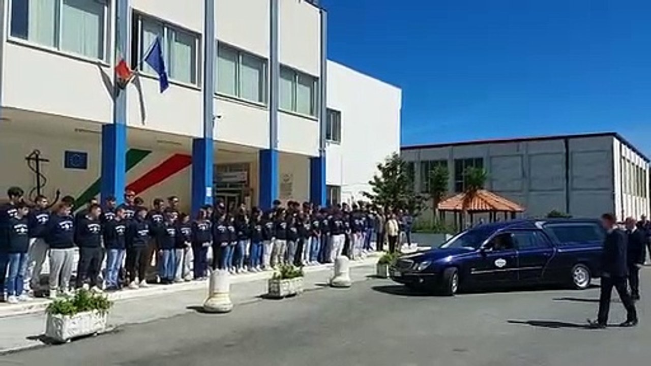 Pizzo, l'istituto nautico porge l'ultimo saluto all'ex assessore e professore Franco Cortese