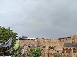 Video: बादलों का पहरा, आंधियों का हमला और बारिश से राहत