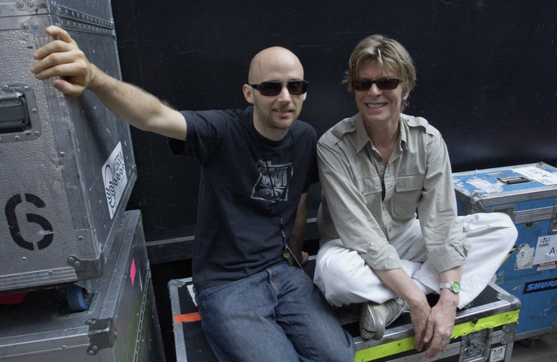Moby wanted to worship David Bowie when they played ‘Heroes’ in his living room