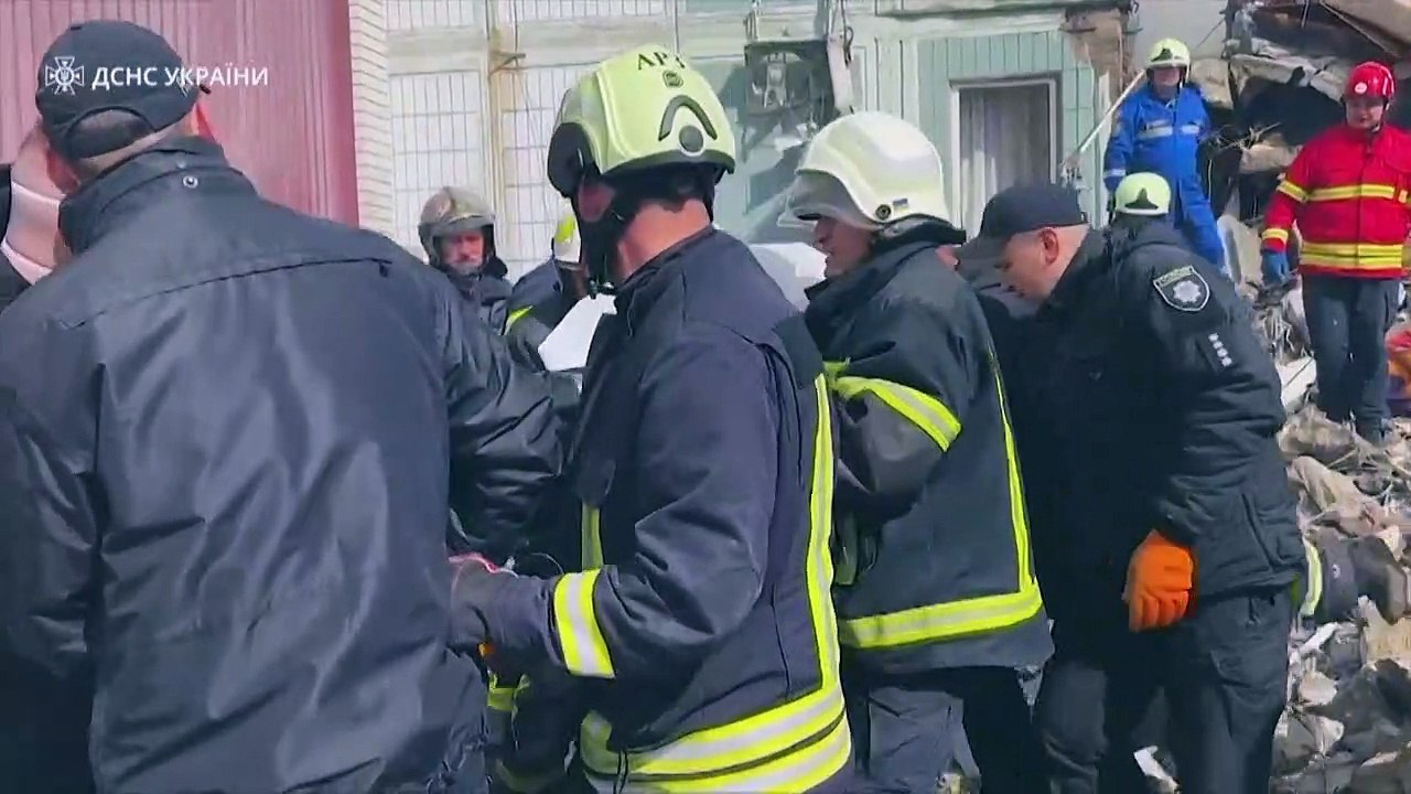 مقتل 19 شخصا في ضربات صاروخية روسية على مدن أوك...