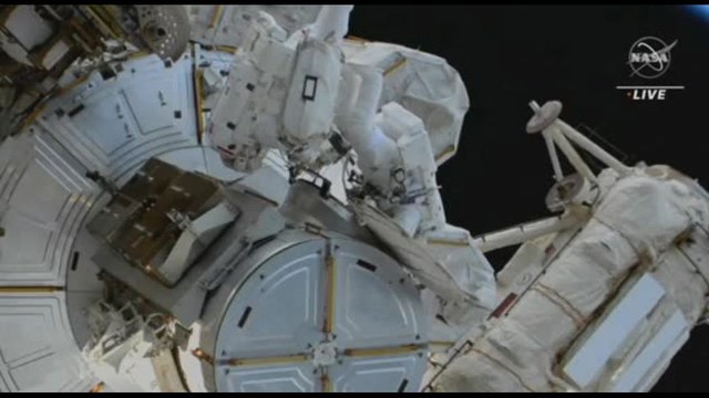 Prima passeggiata spaziale della storia per un astronauta emiratino