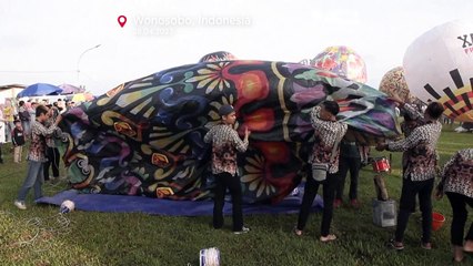 Ινδονησία: Με πολύχρωμα αερόστατα γέμισε ο ουρανός της Ιάβας