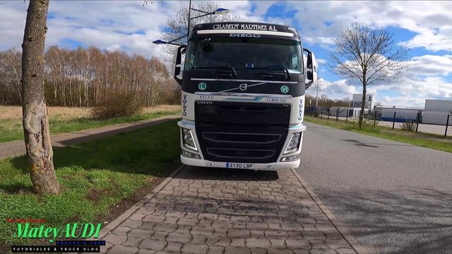 Cómo cambiar las bombillas de los intermitentes delanteros en un VOLVO FH