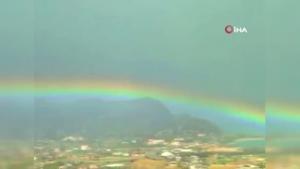 Gevaş'ta hayran bırakan gökkuşağı manzarası