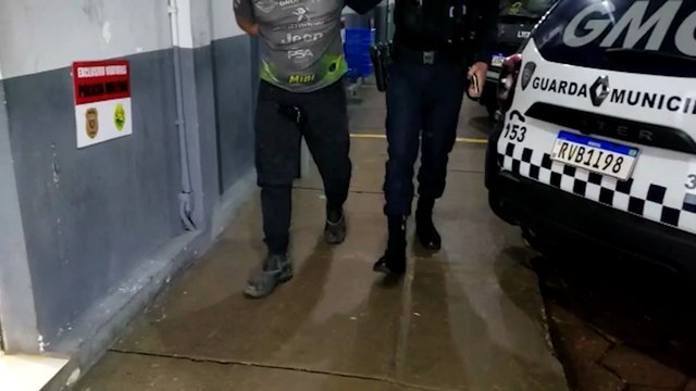 Motociclista tenta fugir de blitz em GC 150, é perseguido por motos CB 1000r da PM e acaba detido