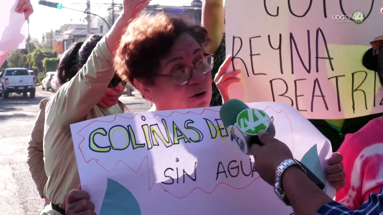 Por falta de agua en sus hogares, vecinos de Colinas del Rey, en Zapopan, bloquean vialidades