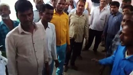 न्याय दिलाने के लिए सड़कों पर उतरे लोग