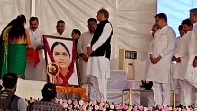 मुख्यमंत्री अशोक गहलोत पहुंचे श्रीडूंगरगढ़