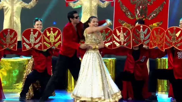 Dhoni Pandya both Captains Meet Tamanna Bhatia Arijit Singh and Rashmika in IPL Opening Ceremony