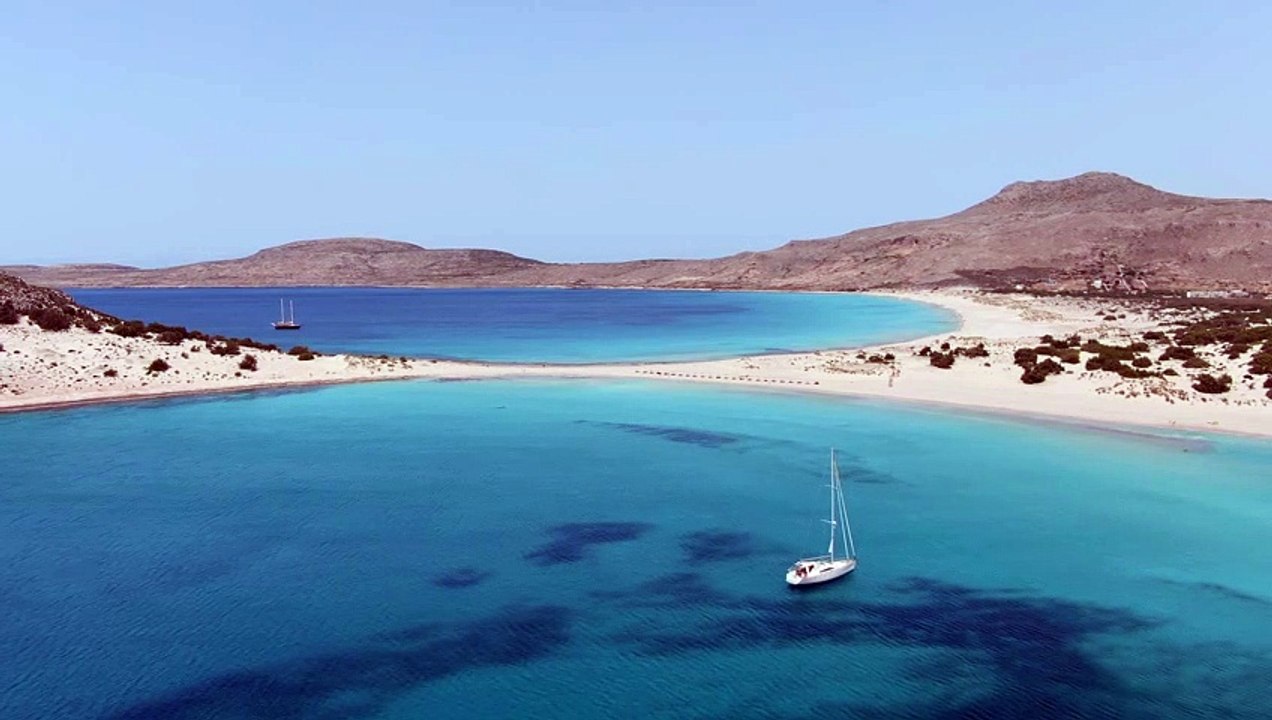 السماء الزرقاء مع الطبيعه