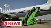 1st flight with Chinese evacuees from Sudan arrives in Beijing