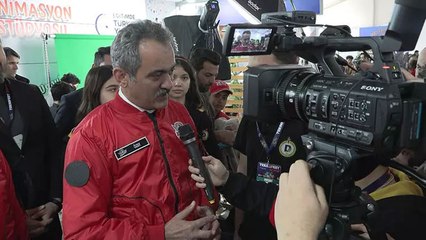 Bakan Özer'den TEKNOFEST'te Demirören lisesi öğrencilerine ziyaret