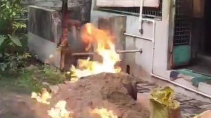 গ্যাস সিলিন্ডারে আগুনের লেলিহান শিখা,নেভাতে এল দমকল বাহিনী