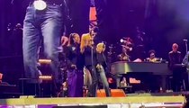 Michelle Obama le hace los coros a Bruce Springsteen en Barcelona