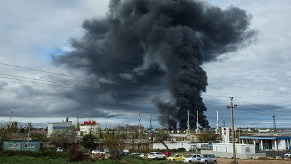 러 점령 크림반도 유류저장고 대형 화재..."드론 공격 추정" / YTN