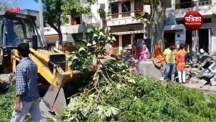 VIDEO : अतिक्रमण पर चला बुलडोलर, भारी पुलिसबल के बीच लोगों ने जताया विरोध