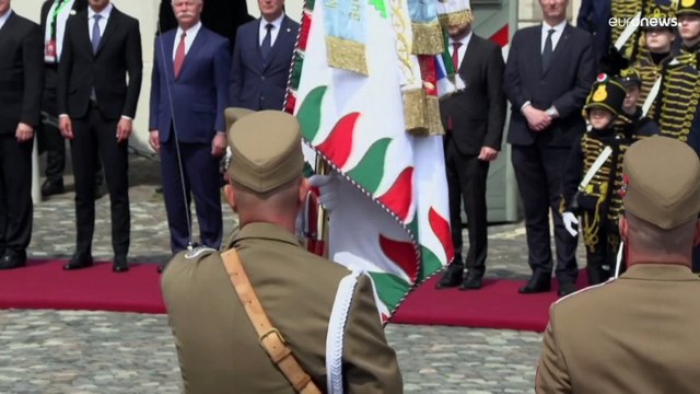 خلال زيارته إلى المجر.. البابا فرنسيس ينوي لقاء عدد من اللاجئين