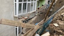 Eyüpsultan’da istinat duvarı çöktü, 5 bina tahliye edildi