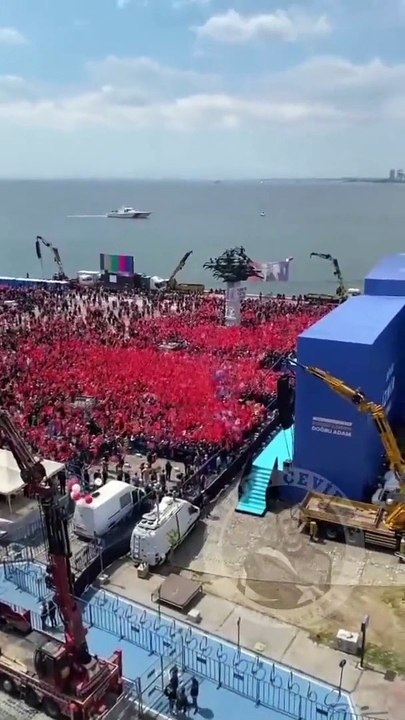 Cumhurbaşkanı Erdoğan Gündoğdu Meydanı'nı dolduramadı: Miting ileri saate ertelendi