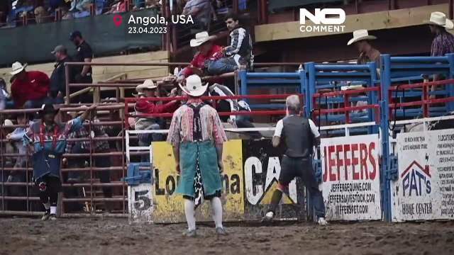 Reclusos participam em rodeo único no Louisiana