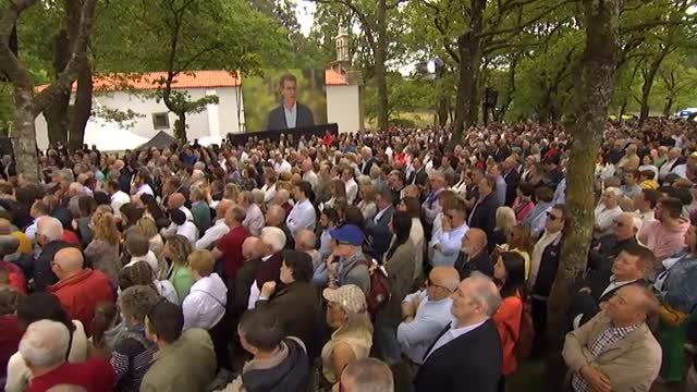 Feijóo pide a Sánchez que hable con la gente y que no pida el carné de identidad , porque eso solo te lo pide la Policía