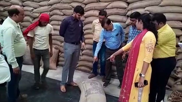 कलेक्टर ने किया एफसीआई गोदाम व सडक़ निर्माण कार्य का निरीक्षण